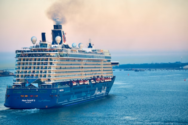 Die „Mein Schiff 3“ von TUI Cruises beim Auslaufen (Archivbild), 29.04.2025. Foto: IMAGO / Bihlmayerfotografie (Michael Bihlmayer)