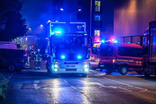 Symbolbild: Feuerwehr im Großeinsatz bei einem Brand in einem Gewerbegebäude, 02.09.2026. Foto: IMAGO / onw-images